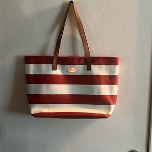 Michael kors xl tote bag in ok shape there are a few pics of wear